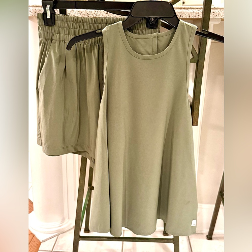 Vuori Tank & Shorts Set L Green Athleisure Workout Lounge Outfit